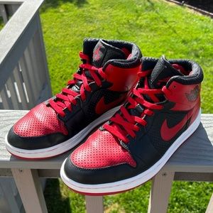 Men's Size 10 Jordan Sneakers Alpha Bred
